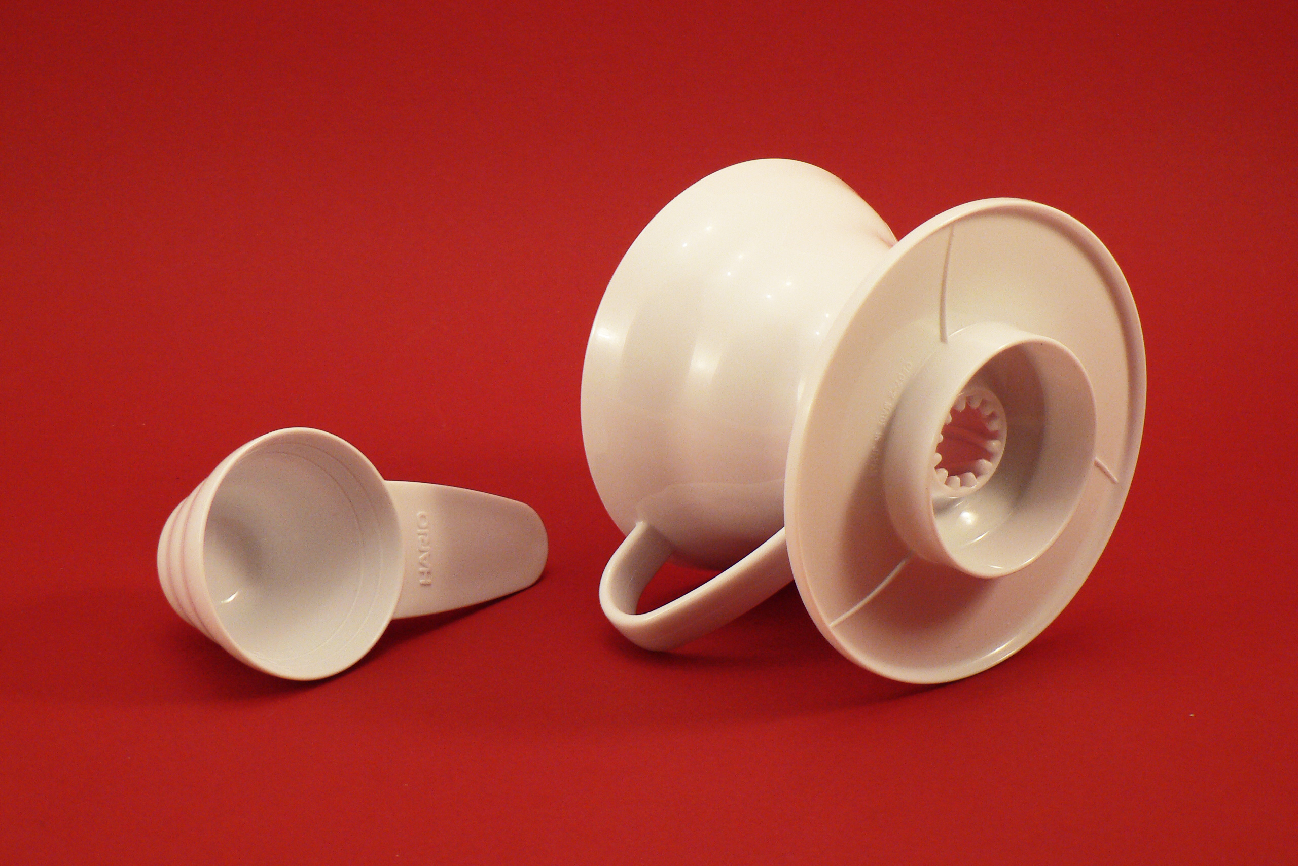 Hario Dripper V60-02W plastový - bílý na 4 šálky
